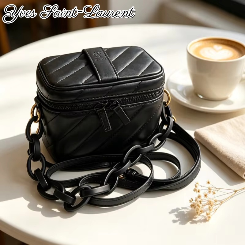 YSL ブラックシェブロンレザー スクエアメイクアップバッグ - Women'S Ysl Bags Crossbody のレビューと価格