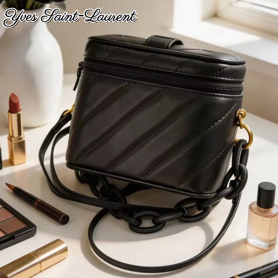 YSL ブラックシェブロンレザー スクエアメイクアップバッグ - Women'S Ysl Bags Crossbody のレビューと価格