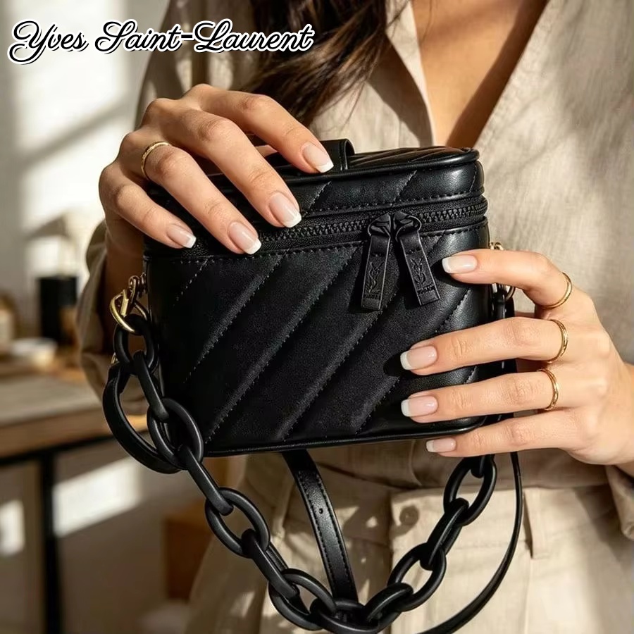 YSL ブラックシェブロンレザー スクエアメイクアップバッグ - Women'S Ysl Bags Crossbody のレビューと価格